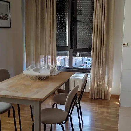 Con Vistas En El Centro De Apartman